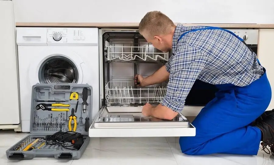 Etimesgut Ferre servisi teknisyen ekibi beyaz eşya tamiri yaparken